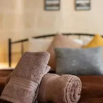 Chic, Stylish & Spacious Flat In Daire