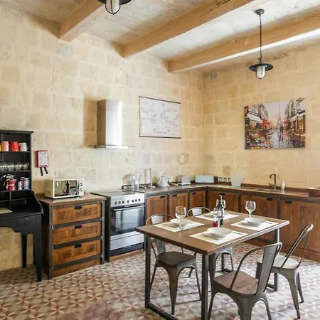 Chic, Stylish & Spacious Flat In Apartment