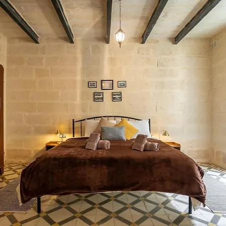 Chic, Stylish & Spacious Flat In