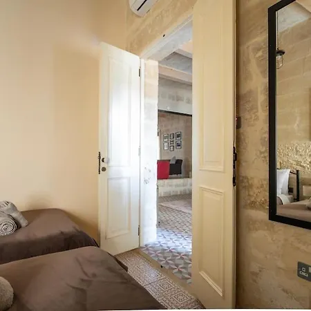 Chic, Stylish & Spacious Flat In * Valletta