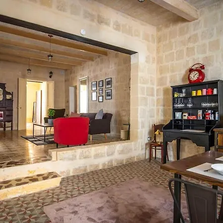 Chic, Stylish & Spacious Flat In Valletta