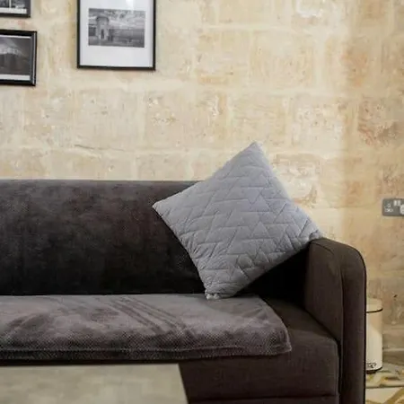 Chic, Stylish & Spacious Flat In Apartment