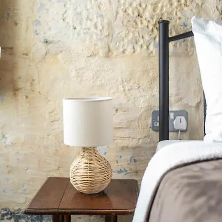 Chic, Stylish & Spacious Flat In