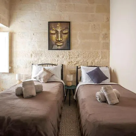 Chic, Stylish & Spacious Flat In Valletta