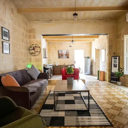 Chic, Stylish & Spacious Flat In