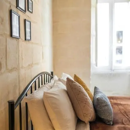 Chic, Stylish & Spacious Flat In Lägenhet Valletta