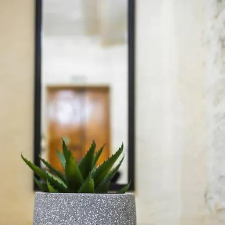 Chic, Stylish & Spacious Flat In * Valletta