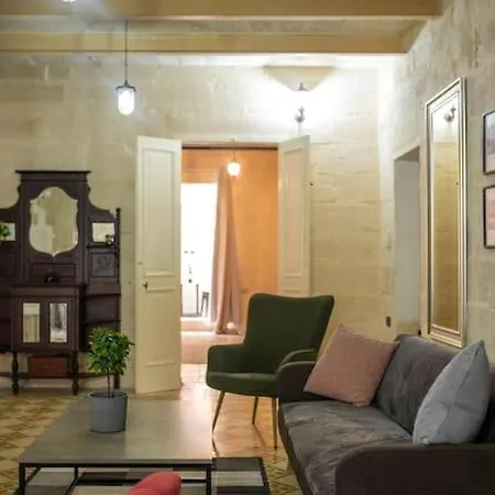 Chic, Stylish & Spacious Flat In Lägenhet *
