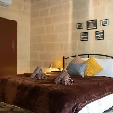 Chic, Stylish & Spacious Flat In *