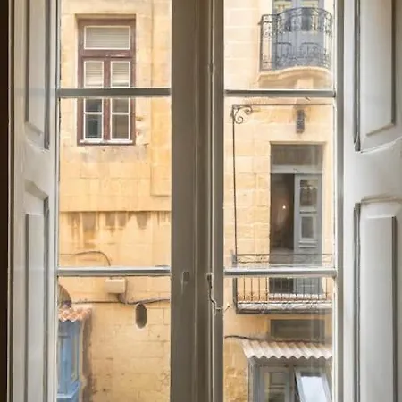 Chic, Stylish & Spacious Flat In