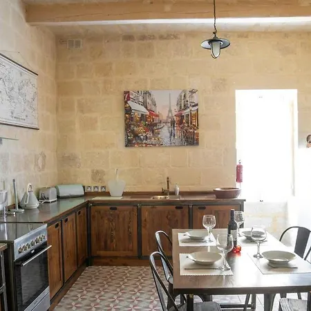 Chic, Stylish & Spacious Flat In Appartement *