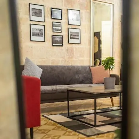 Chic, Stylish & Spacious Flat In Lägenhet