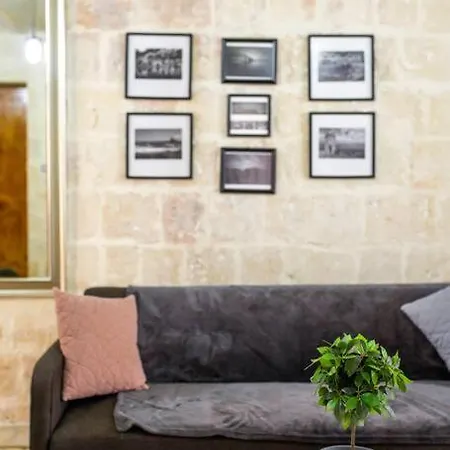 Chic, Stylish & Spacious Flat In Lägenhet Valletta