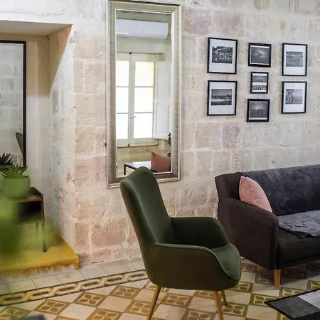 Chic, Stylish & Spacious Flat In *