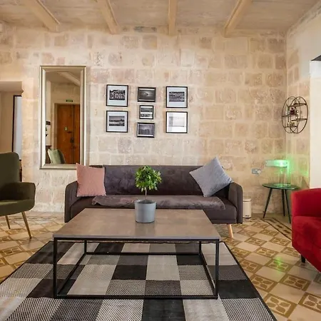 Chic, Stylish & Spacious Flat In * Valletta