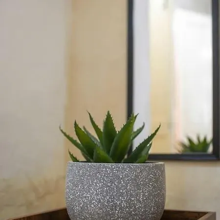 Chic, Stylish & Spacious Flat In شقة