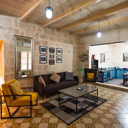 Chic, Stylish & Spacious Flat In