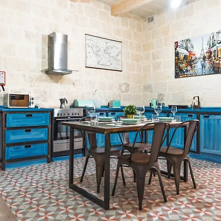 Apartment Chic, Stylish & Spacious Flat In *