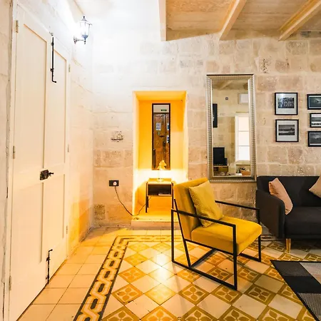 Apartment Chic, Stylish & Spacious Flat In *