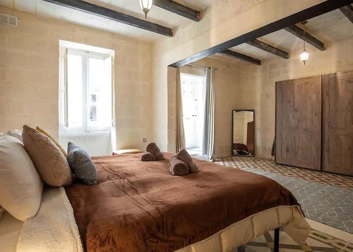 Chic, Stylish & Spacious Flat In *