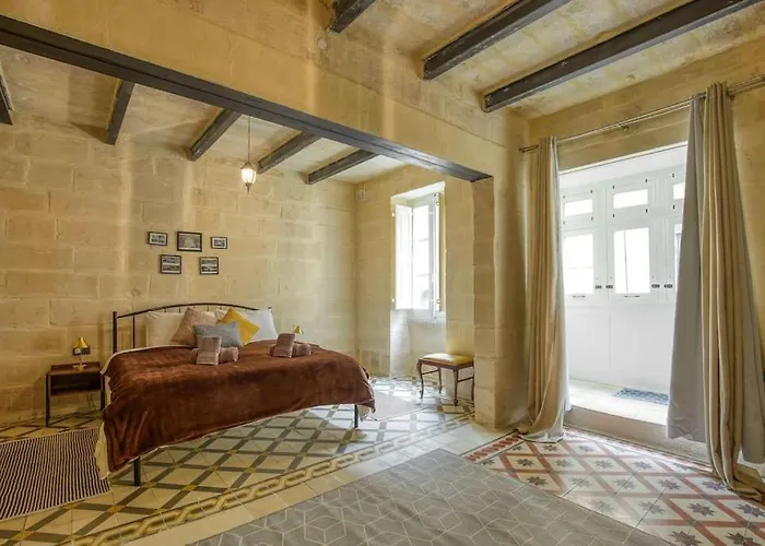 Chic, Stylish & Spacious Flat In * Valletta