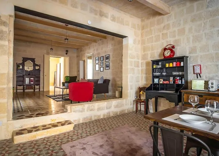 Chic, Stylish & Spacious Flat In Valletta