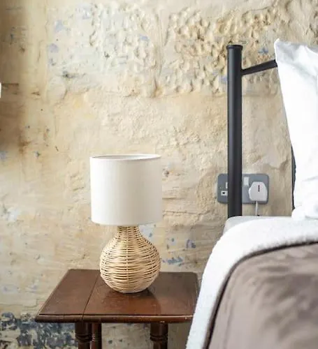 Chic, Stylish & Spacious Flat In