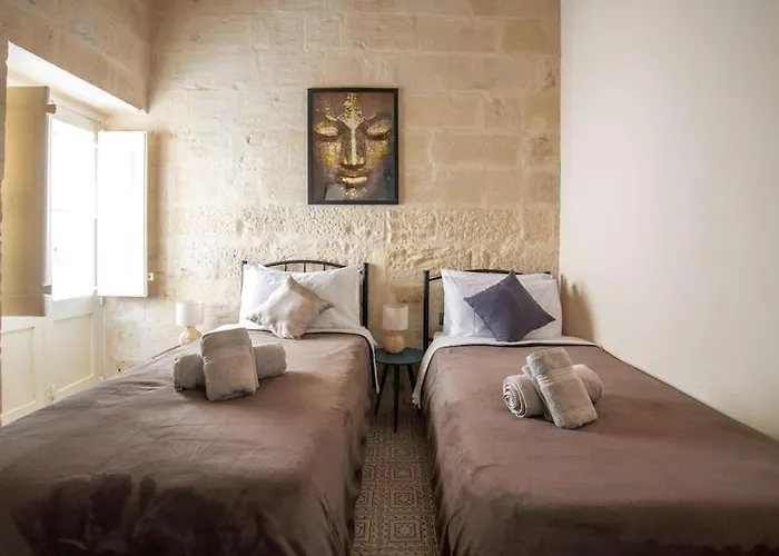 Chic, Stylish & Spacious Flat In Valletta