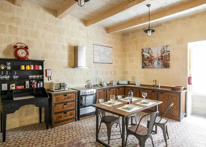 Chic, Stylish & Spacious Flat In Lejlighed