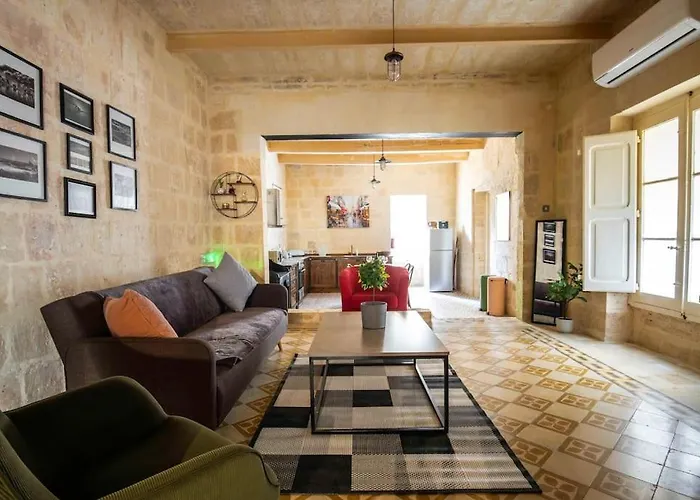 Chic, Stylish & Spacious Flat In