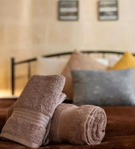 Chic, Stylish & Spacious Flat In Apartamento