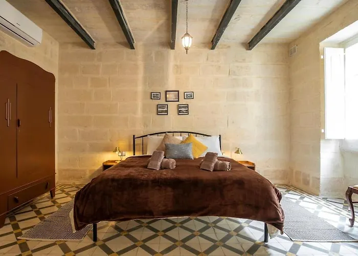 Chic, Stylish & Spacious Flat In