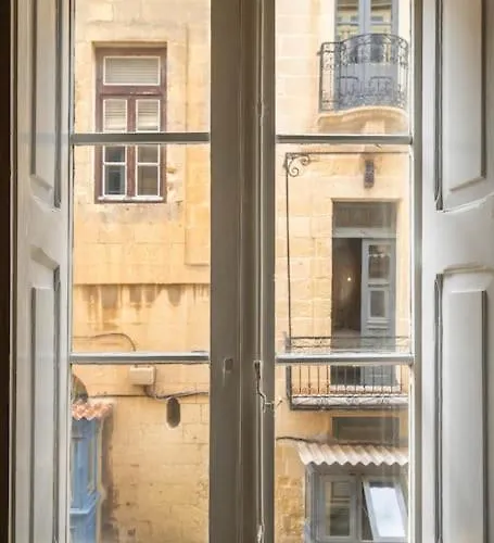 Chic, Stylish & Spacious Flat In