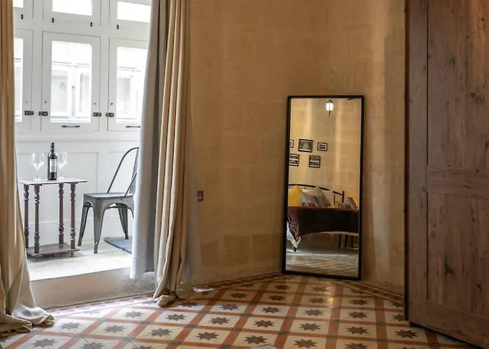 Lejlighed Chic, Stylish & Spacious Flat In