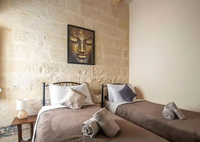 Chic, Stylish & Spacious Flat In Apartamento