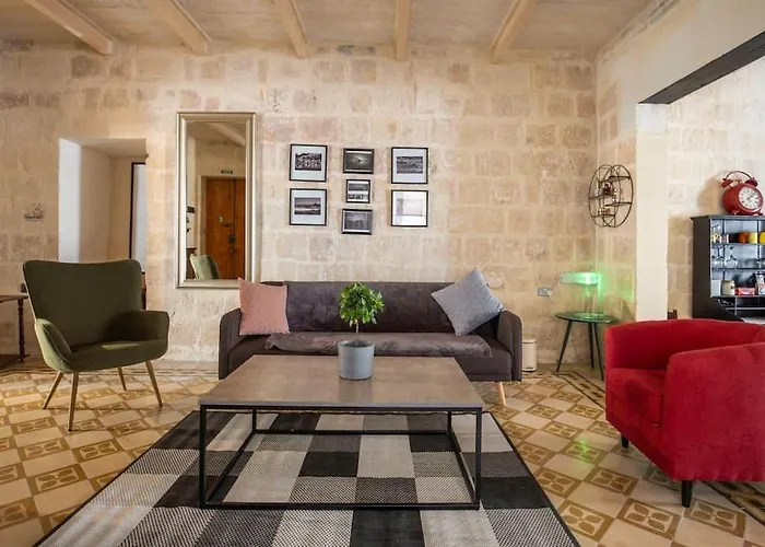 Chic, Stylish & Spacious Flat In * La Valeta