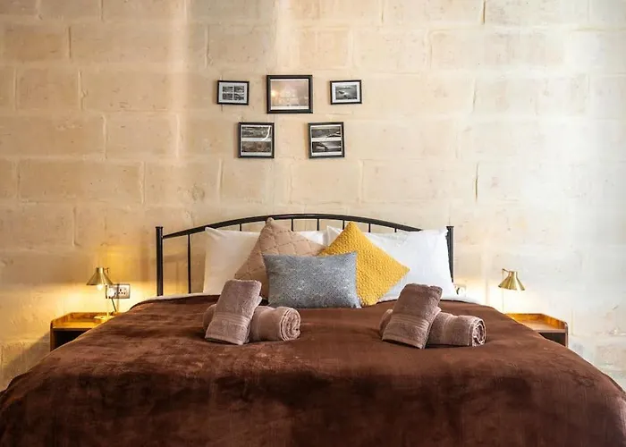 Chic, Stylish & Spacious Flat In La Valeta