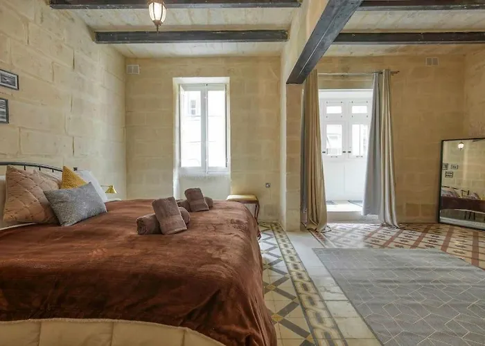 Chic, Stylish & Spacious Flat In *