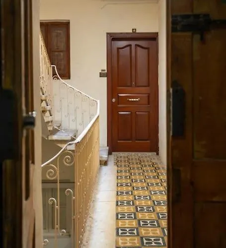 Chic, Stylish & Spacious Flat In Lejlighed *